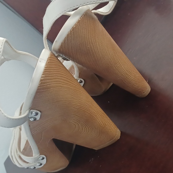 Bundle lot of mix shoes - Picture 10 of 13